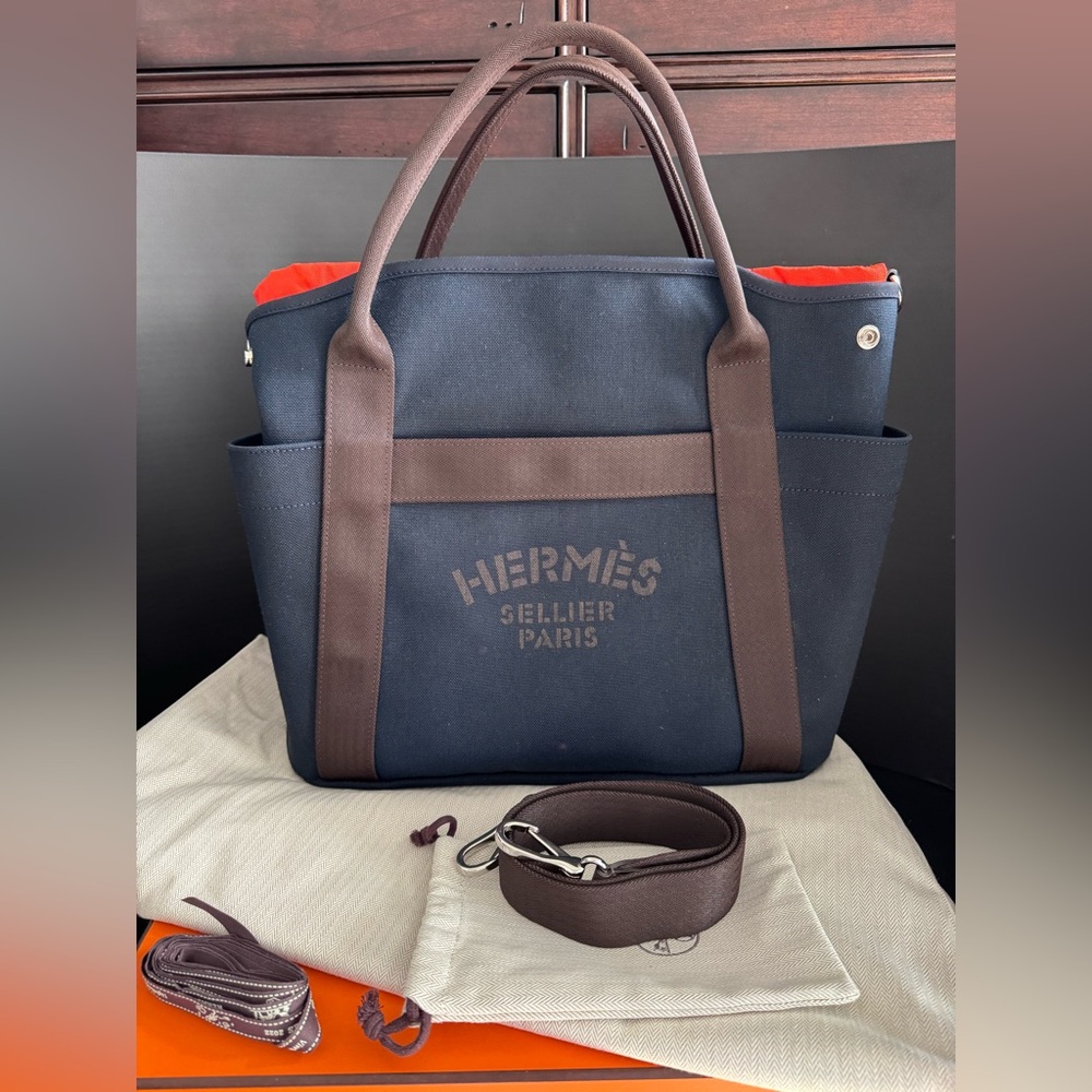 Brand NEW Hermes Grooming Bag